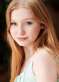 Abigail Zoe Lewis Headshot 2021